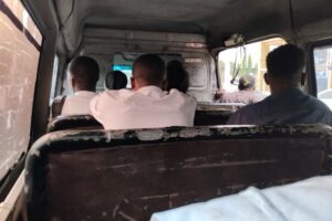Article : Prendre le bus à Kinshasa, un moment unique…